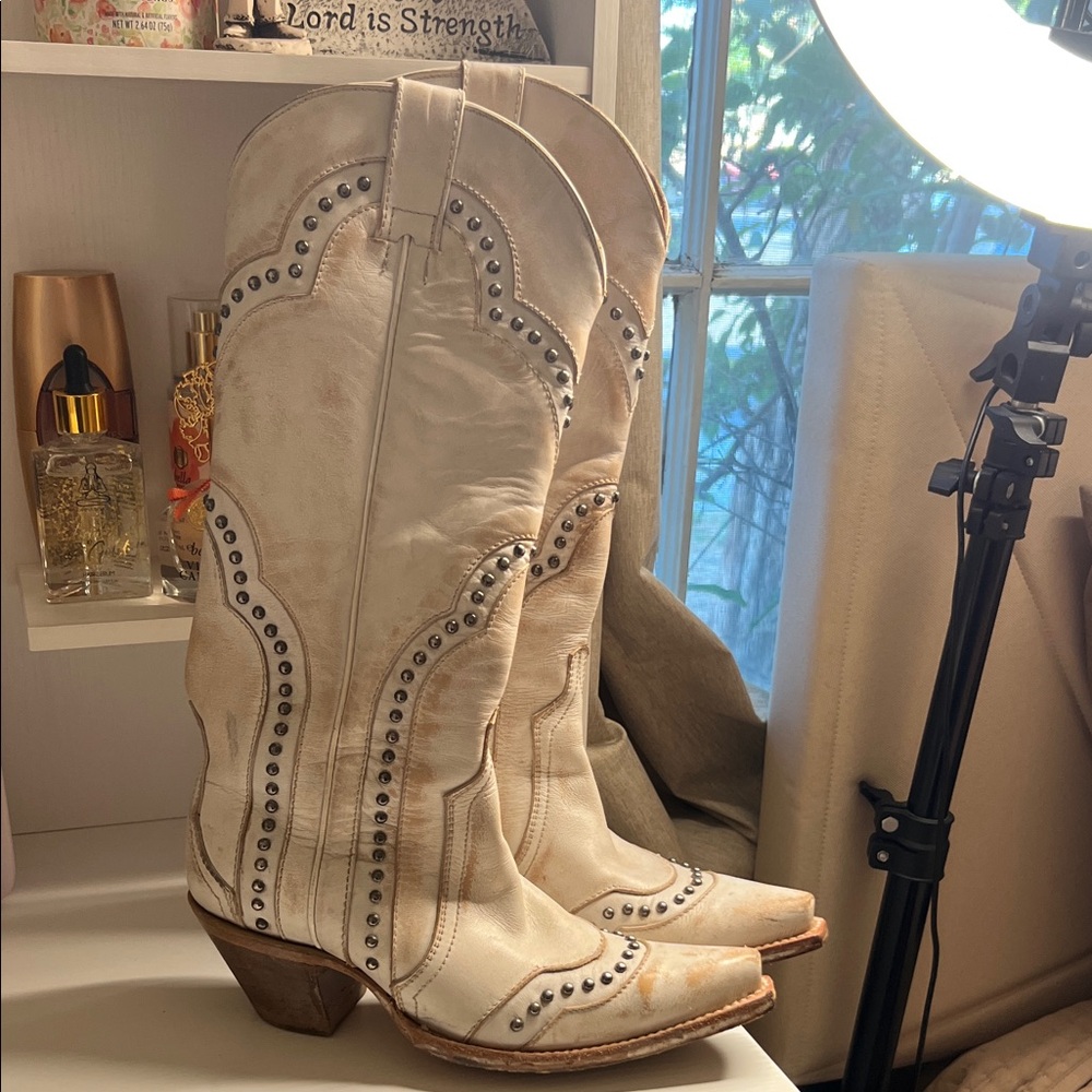 Idyllwind Cream Studded Western Boots
